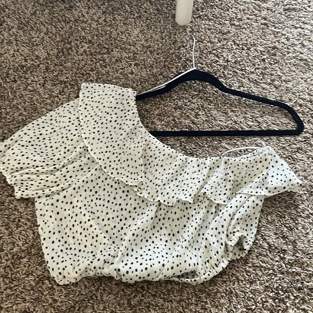 Lizard Thicket Large Spotted One Shoulder Top